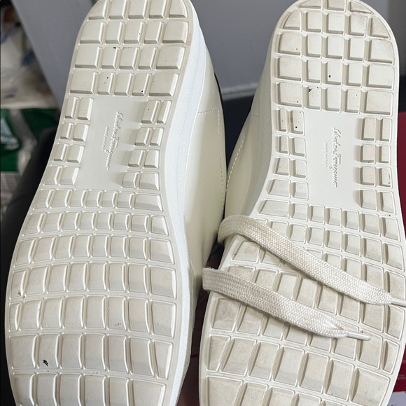 Salvatore Ferragamo White leather Sneakers
Made in Italy - Picture 7 of 11
